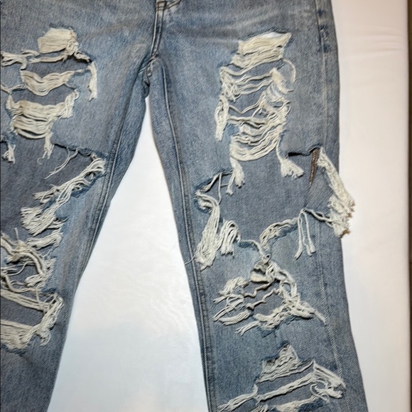 American Eagle Outfitters Mom Jean Blown Out Blue Distressed Size 2 Regular - Picture 8 of 10